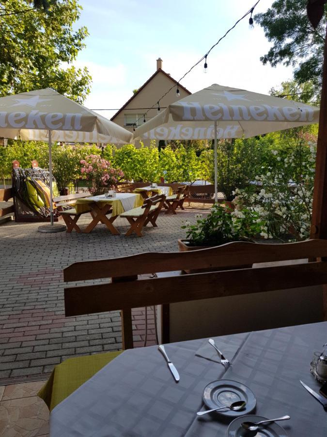 Sommer Panzio Balatonföldvár Eksteriør billede